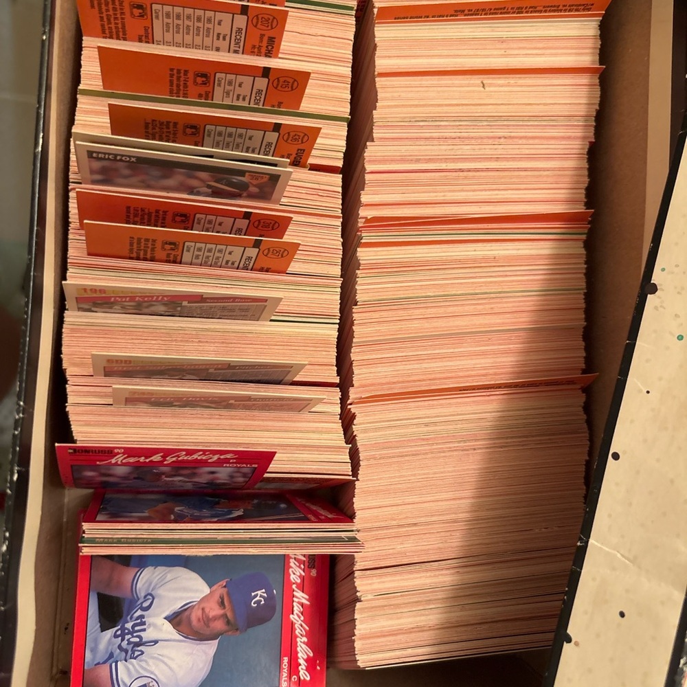 Large Lot of Donruss Baseball Trading Cards